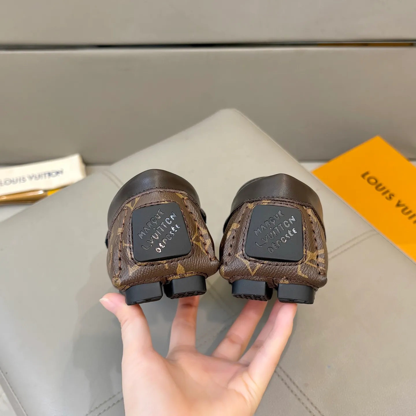 Factory price: 460💰LV men's beanie shoes 2025 official website synchronization <market top version> imported first layer old flower leather/embossed ➕ black cowhide original packaging. Size 38-45